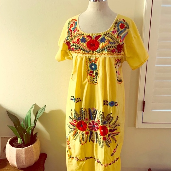 Vintage Dresses & Skirts - Authentic Vintage Mexican Peasant Dress